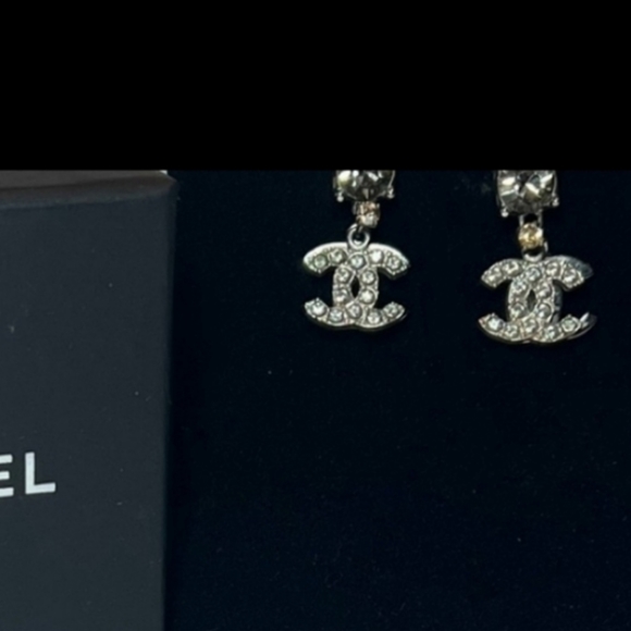 💕2X HP💕Authentic Chanel Earrings💕 - Picture 6 of 7